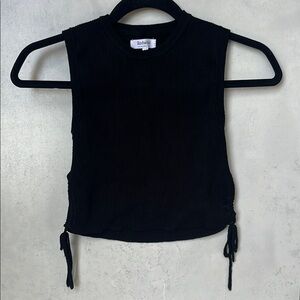 Unique Redwood Super Cropped Black Tank - Size M 🖤 Adjustable Sides